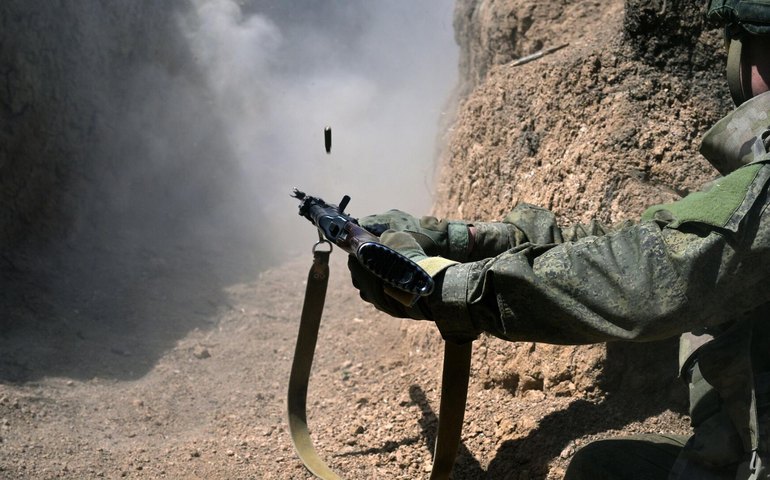 Militares ucranianos procuram deixar unidades após ordem de envio a combates, diz soldado