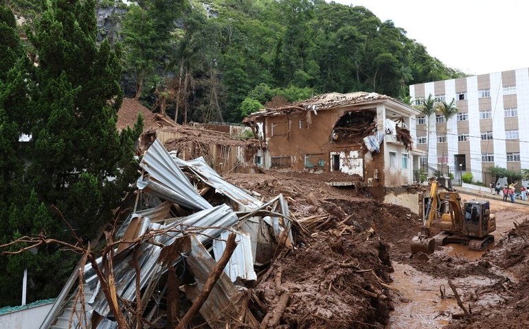 Lula deve sobrevoar áreas afetadas pelas chuvas em Minas Gerais neste sábado