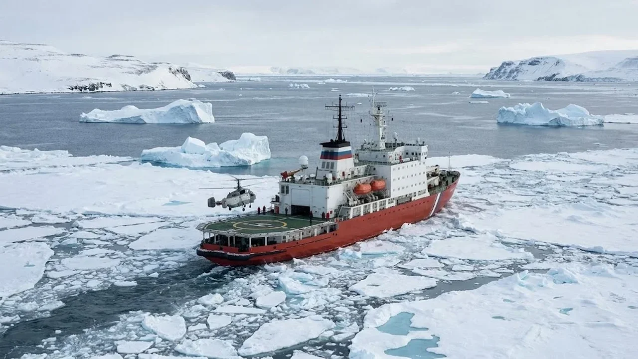 Momento histórico: navios da Frota do Norte fazem passagem inédita pelo estreito de Shokalsky