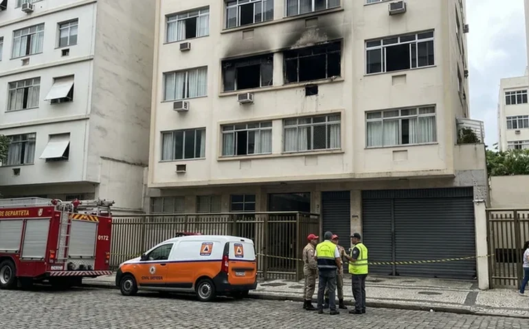Defesa Civil descarta risco de desabamento após incêndio que deixou idosa morta no Leme