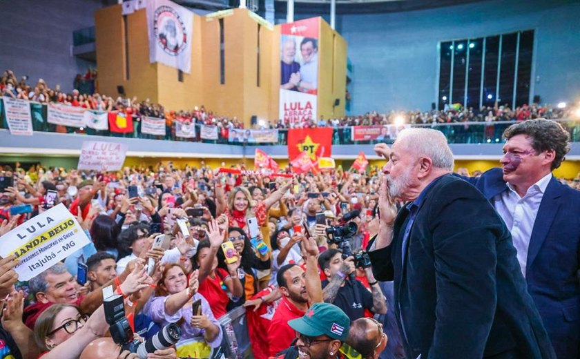 Em ato em Belo Horizonte, Lula pede que o amor seja a força que vai unir o Brasil