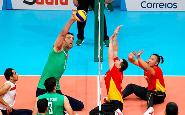 'Super-homem' iraniano: saiba quem é o gigante de quase 2,5m que busca terceiro ouro no vôlei sentado da Paraolimpíada