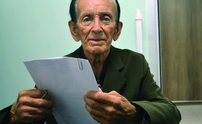 O professor aposentado José de Araújo irá processar Banco PAN