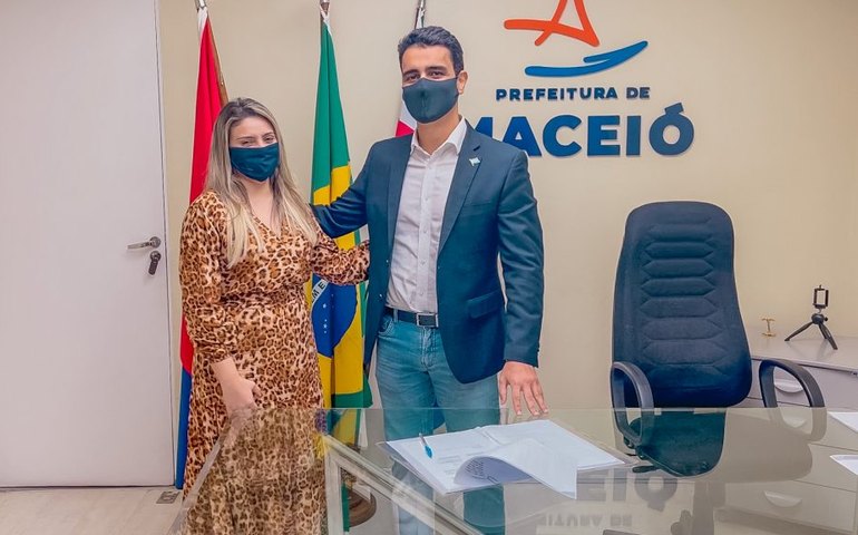 Prefeito JHC assina convênio e Maceió terá o 1º posto de coleta de leite materno