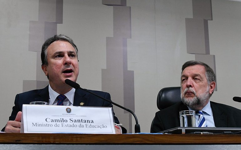 Ministro explica por que MEC suspendeu implantação do novo ensino médio