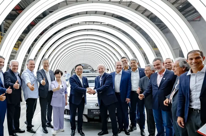 Nova fábrica de carros elétricos mostra confiança no Brasil, diz Lula