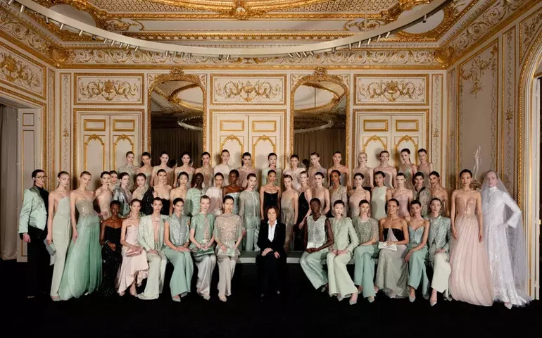 Sobrinha assume legado e apresenta 1ª coleção de alta-costura da Armani Privé