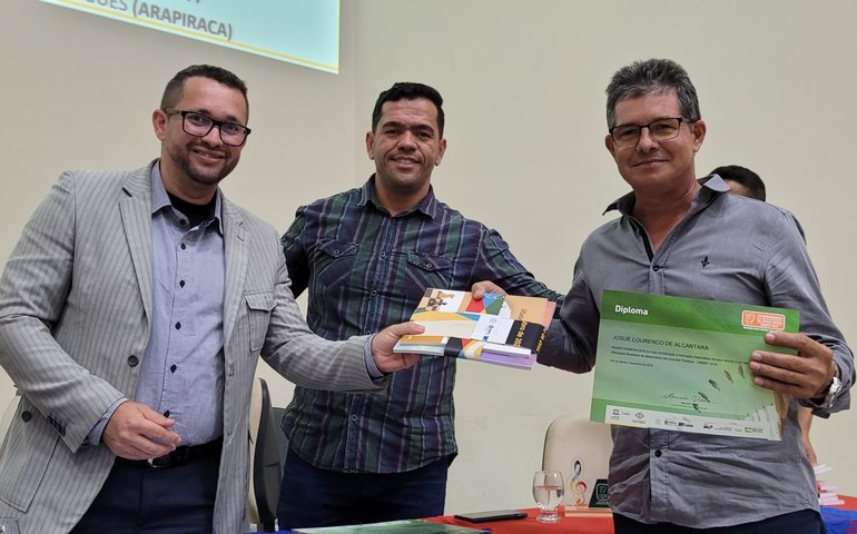 Estudantes recebem medalhas da Olimpíada Brasileira de Matemática das Escolas Públicas