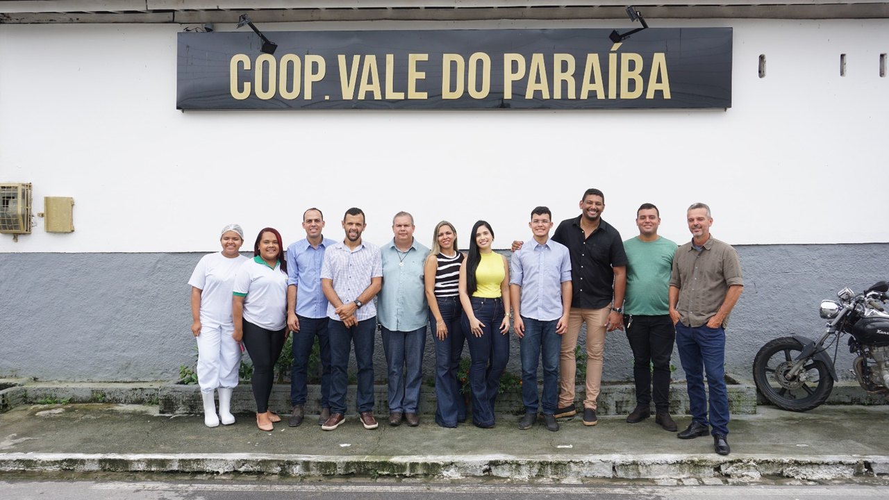 Cooperativa Vale do Paraíba inaugura laticínio.