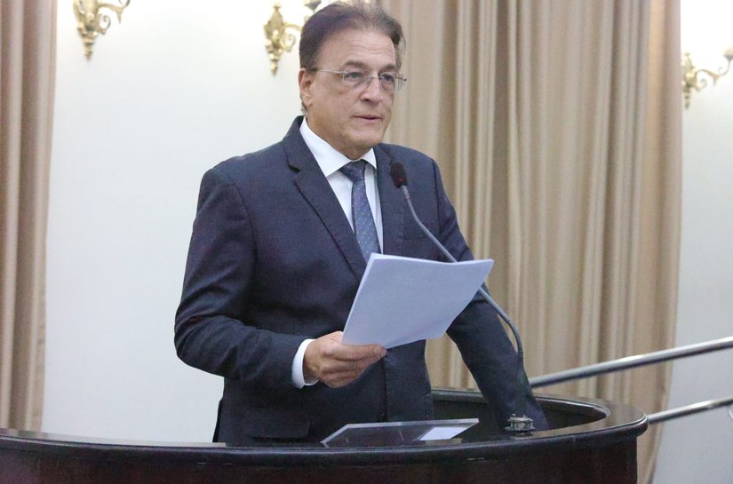 Galba Novaes celebra aprovação de projeto para capacitação escolar contra violência