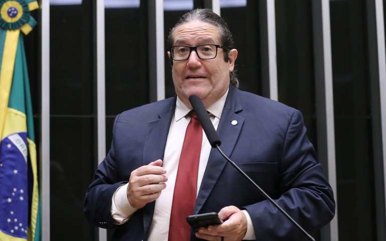 Projeto limita influência de gestores em avaliações escolares