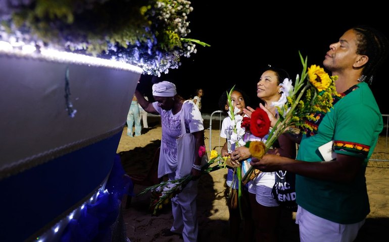 Umbanda faz culto à Iemanjá na véspera do réveillon no Rio