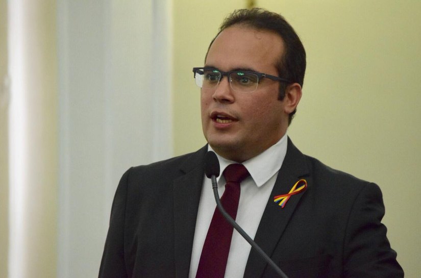 Davi Maia cobra divulgação de relatório da CPRM sobre rachaduras no Pinheiro