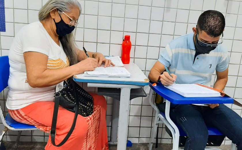 Programas Vem Que Dá Tempo e Educação Para Emprego transformam vida de idosa em Delmiro