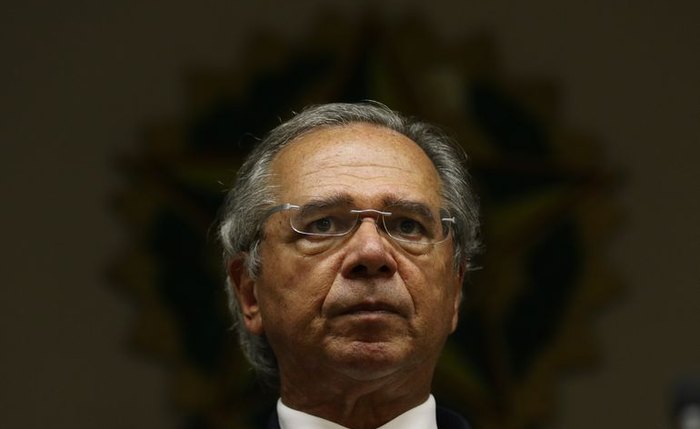 Congelamento dos salários dos servidores era defendido por Paulo Guedes