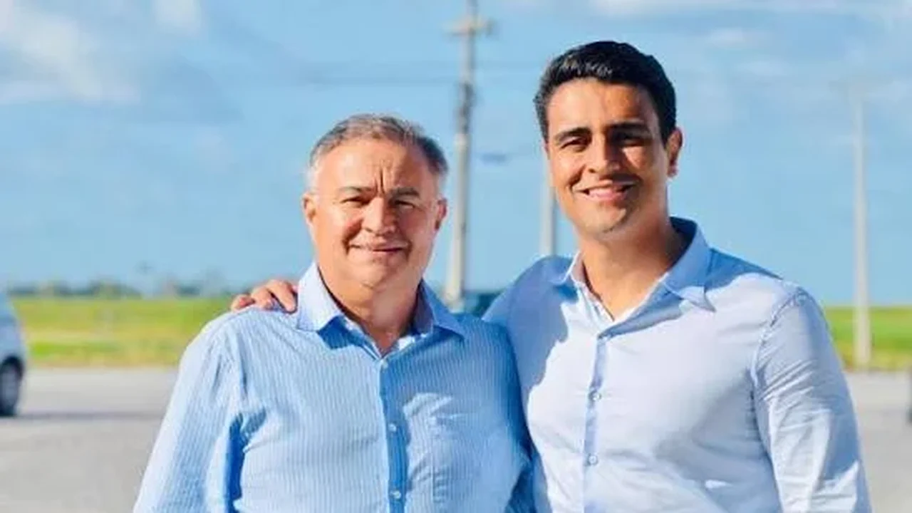 Juntinhos na ata partidária, distantes nas redes: DC do pai João Caldas fecha aliança com o PSDB do filho JHC para o Governo