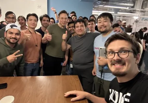 Elon Musk publica foto com funcionários do Twitter após demissões