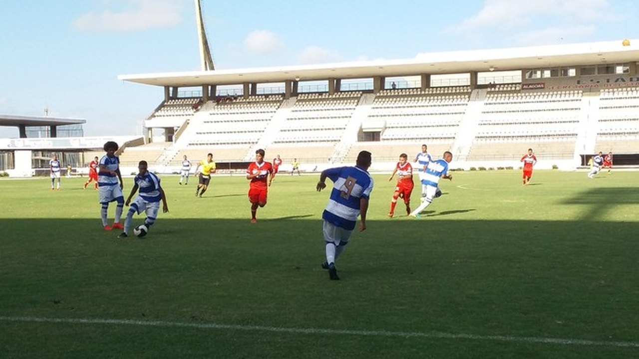 Técnico do CRB, Jean Carlos elogia atuação do Galo no clássico no sub-17