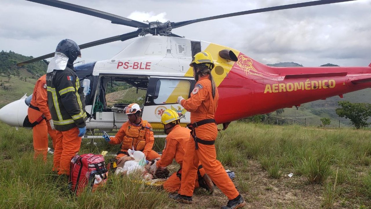 Departamento Estadual de Aviação socorre vítimas de acidente grave na BR-101, em Joaquim Gomes