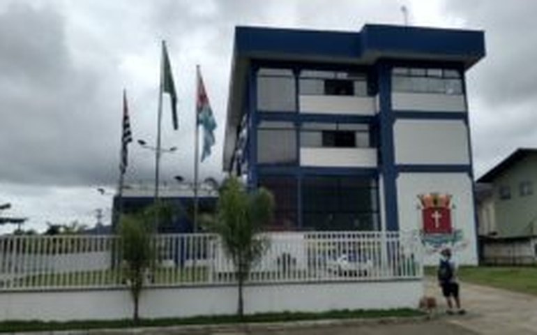 Câmara de Ubatuba cassa prefeita por irregularidades na compra de pães da merenda