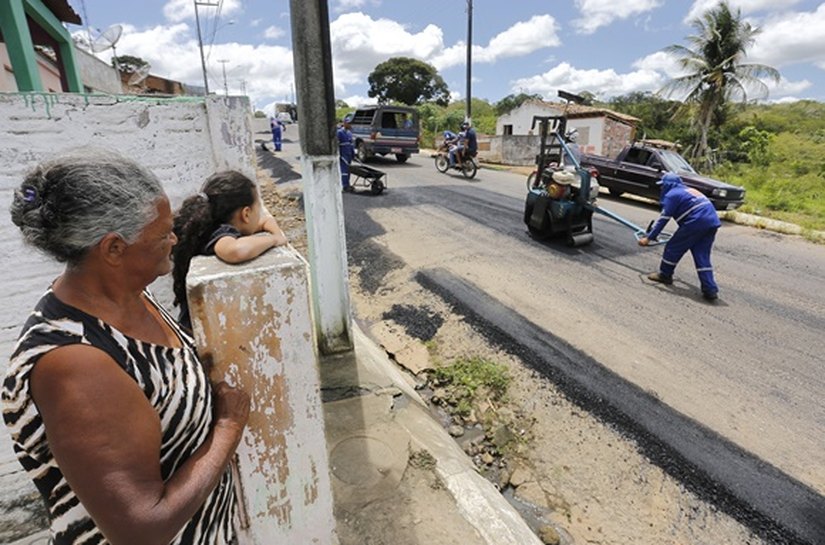 Pró-Estradas chega a Feira Grande e garante desenvolvimento