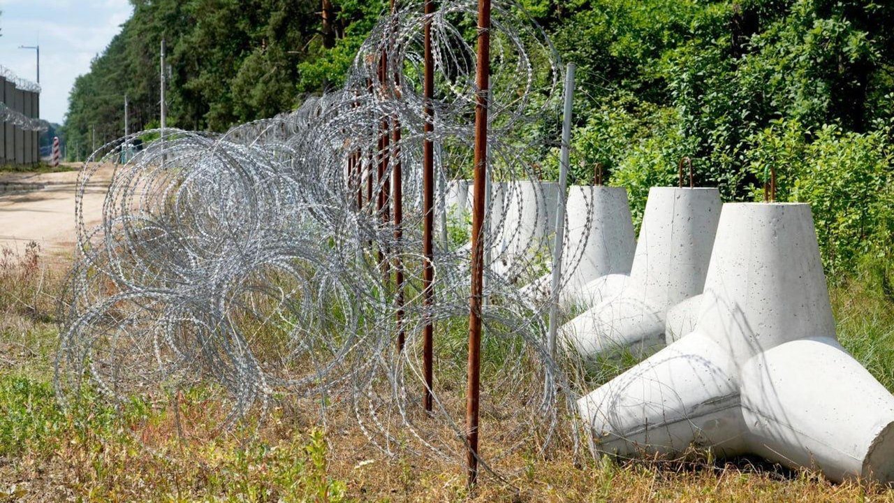 A passos de tartaruga, Polônia constrói apenas 1 quilômetro de seu muro na fronteira com a Rússia