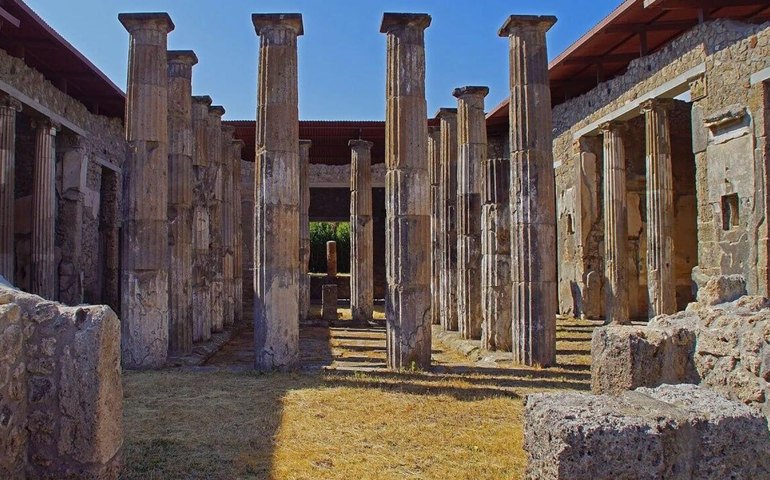Desenterrado raro banho público circular e vila romana com mosaicos em Alexandria