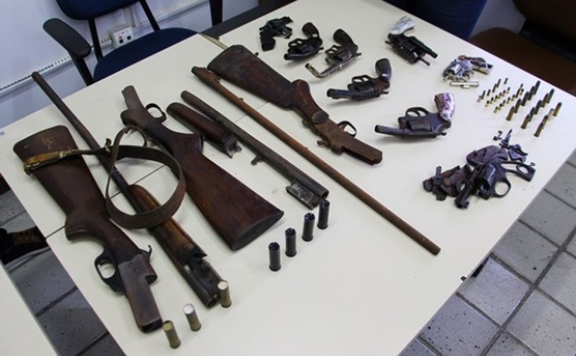 Campanha de entrega voluntária arrecada 52 armas na Ponta Verde