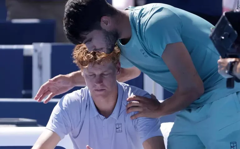 Alcaraz é campeão em Cincinnati após desistência de Sinner