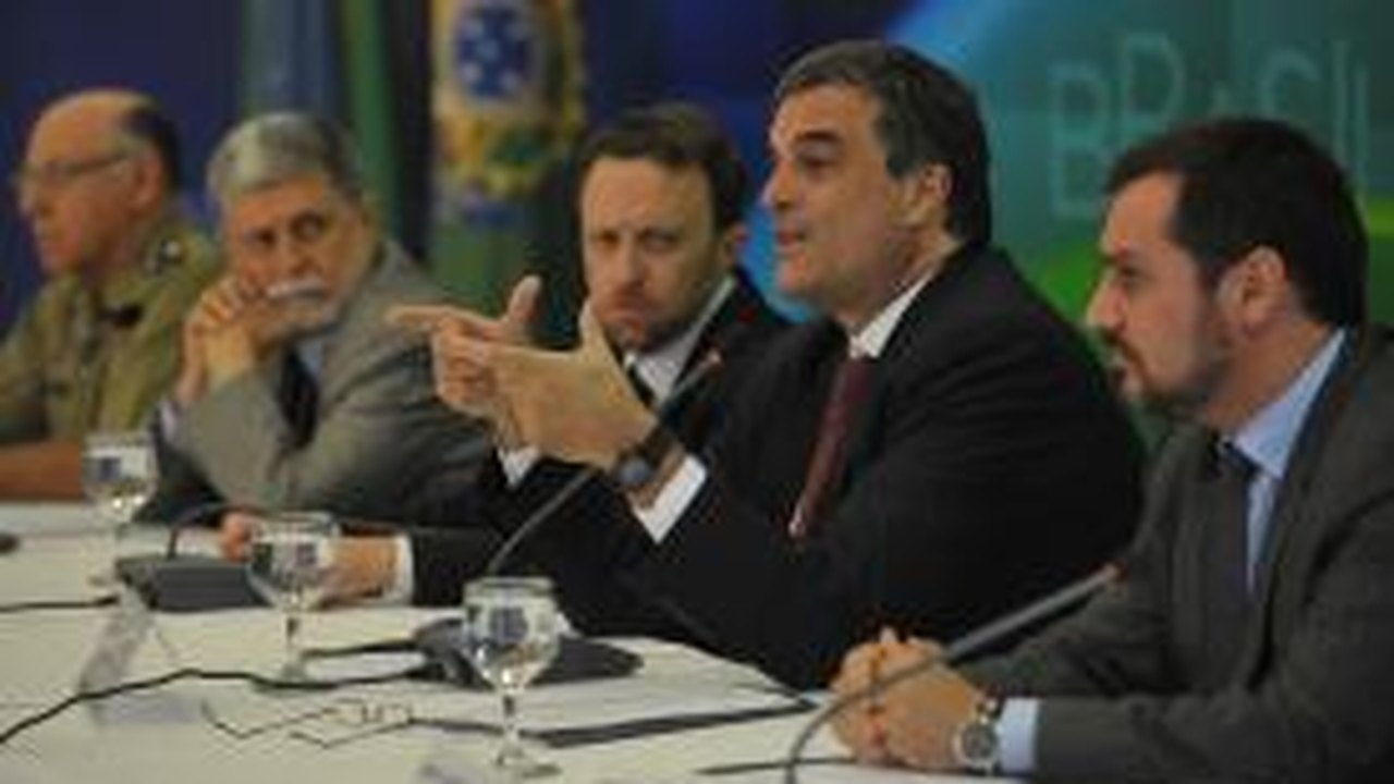 Cardozo diz ter meios para enfrentar possível greve da polícia durante a Copa