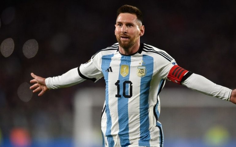 Messi se despede da seleção na Argentina com choro, festa, e gols em triunfo sobre a Venezuela