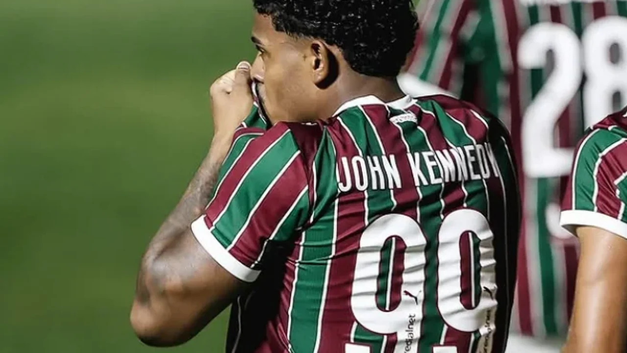 John Kennedy rompe ligamento do joelho e passará por cirurgia
