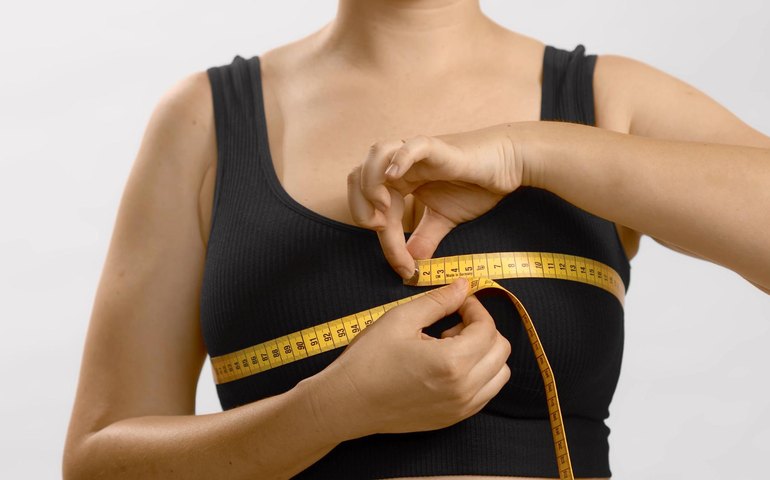 Em quais casos a mamoplastia redutora é indicada?