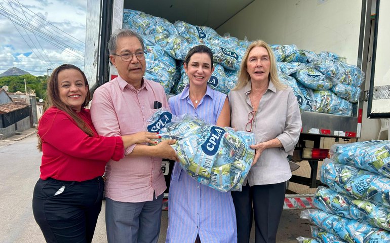 Governo de Alagoas e Conab entregam 157 toneladas de leite em pó para 96 municípios