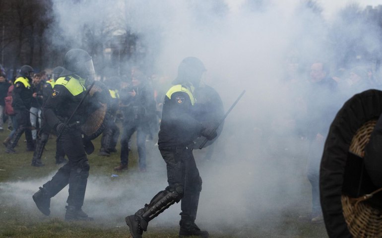 Pelo menos 30 foram detidos em protesto anti-imigração em Haia