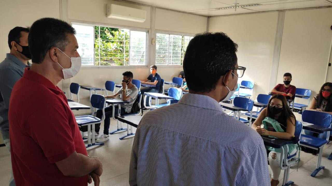 Alunos da rede municipal dos 5º e 9º anos voltam às escolas em Branquinha