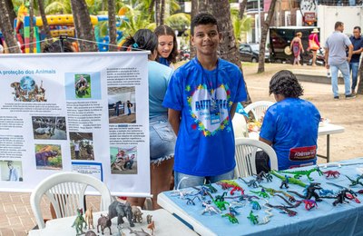 Aluno participa da mostra "EspecialMente Arte" e expõe miniaturas feitas com massa de modelar