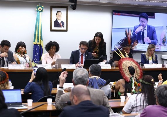 Comissão da Câmara aprova convite para encarregado de negócios dos EUA esclarecer tarifaço