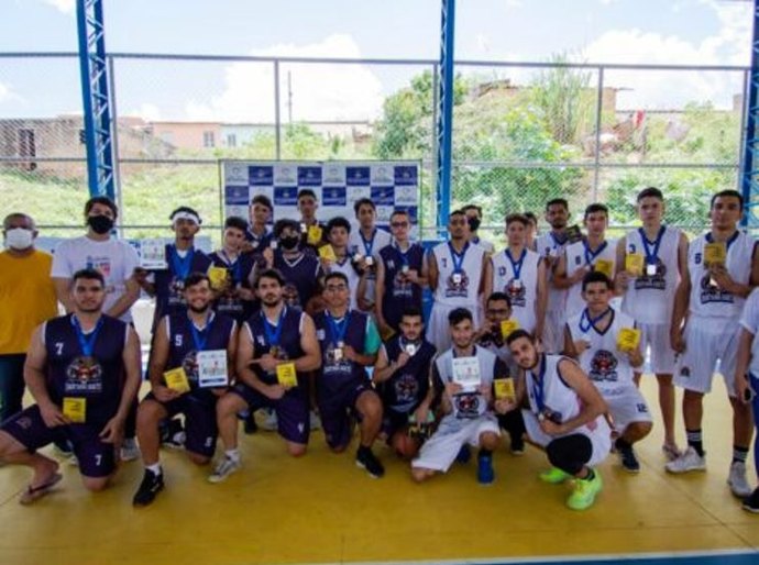 Atletas mostram entusiasmo na Corrida Pedestre da Juventude, em Santana