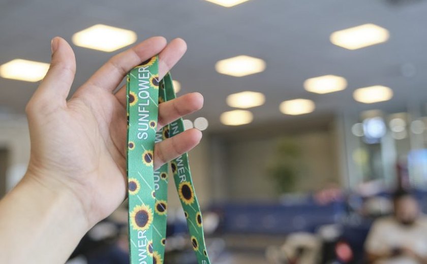 Lei prevê uso de fita com desenho de girassóis para identificar pessoa com deficiência não aparente