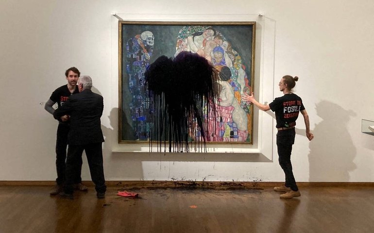 Obra-Prima de Klimt é atacada com líquido preto por ambientalistas em Viena