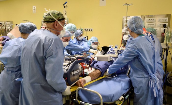 Hospitais da rede privada informam lotação de leitos de UTI