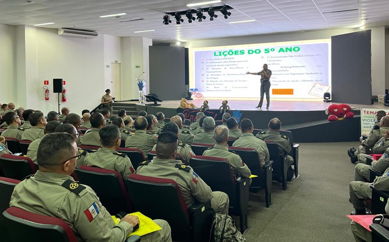 Proerd Comunitário capacita alunos do Curso de Habilitação de Oficiais da PMAL