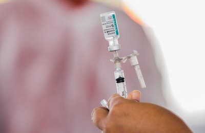 Maceió pausa vacinação da 1ª dose até chegada de novos imunizantes