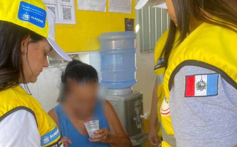 Equipe Social do Ronda no Bairro auxilia idosa desorientada no Benedito Bentes