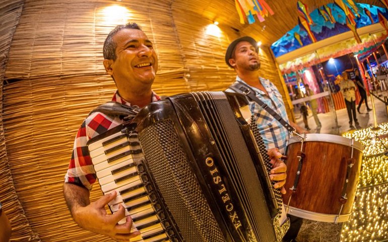 Palcos Coreto de Jaraguá e Praça Dois Leões terão 40 apresentações de artistas locais