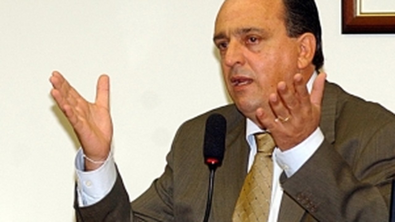 Pedro Henry se entrega à PF e renuncia ao mandato de deputado