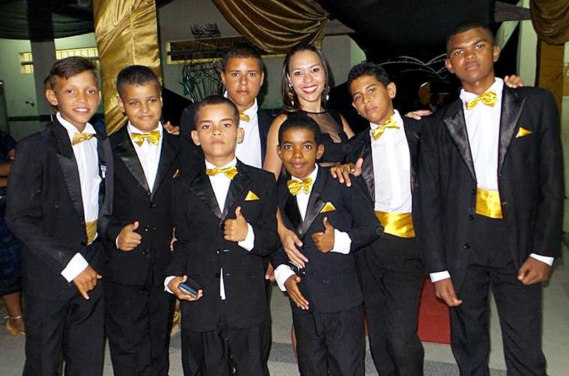 Escola faz formatura do 5º ano para estimular alunos