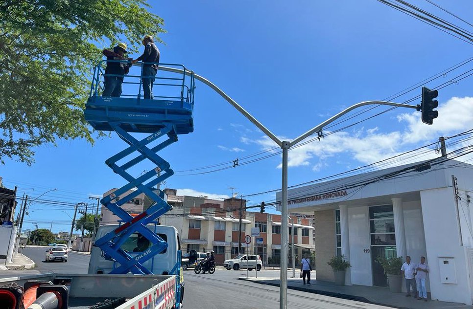 Semáforos são instalados em uma das avenidas mais movimentadas de Aracaju