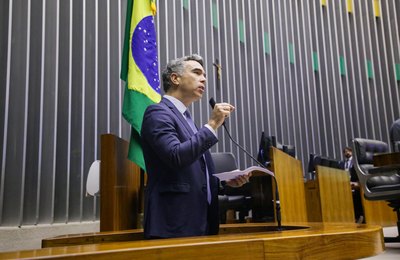 Deputado ﻿Rafael Brito comemora aprovação do Cartão Escola 10 para todo Brasil